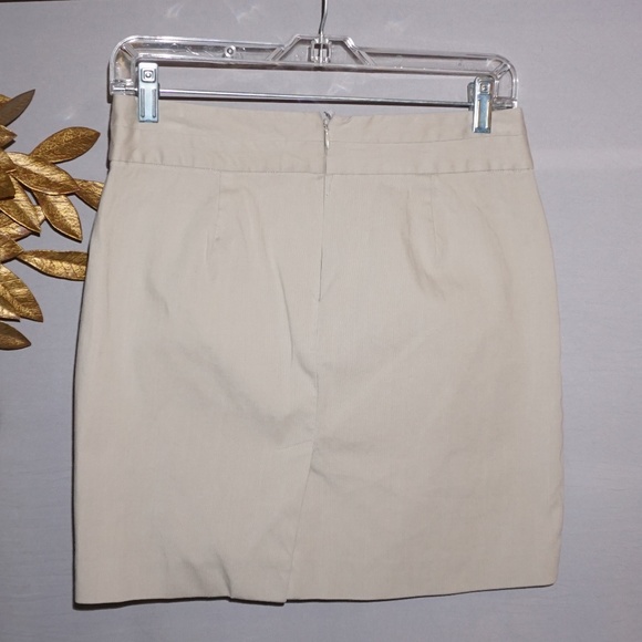 Banana Republic Khaki Mini Skirt - 6P - Picture 2 of 5